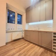 Mieszkanie  na wynajem Częstochowa, 1 pokoj, 40.00m², parter piętro, oferta JPS-MW-124